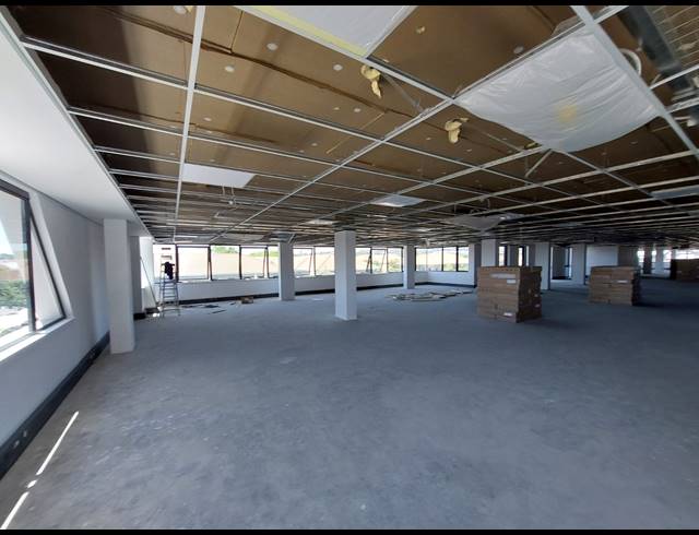 684M² OFFICE TO LET IN VORNA VALLEY